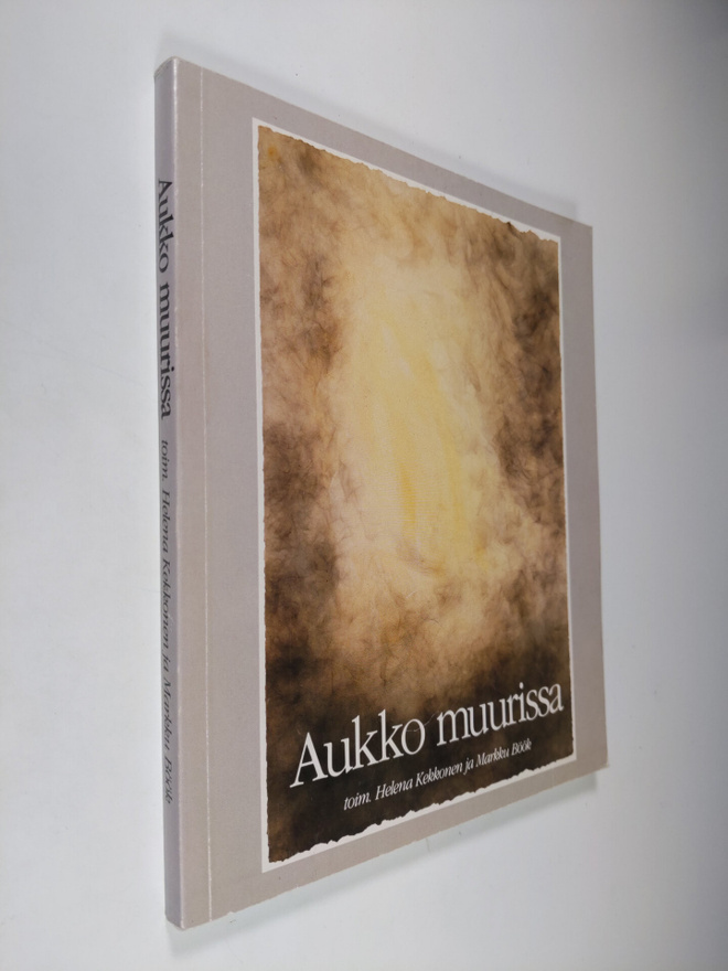 Helena ym. (toim.) Kekkonen : Aukko muurissa