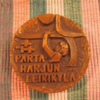 Partaharjun Leirikylä mitali.Suunn.Oka Karvonen 1970. - pikkukuva 1