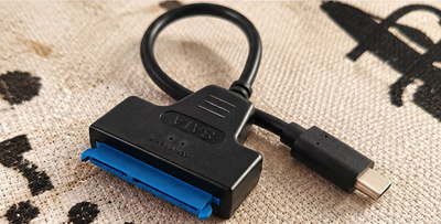 USB-C ? SATA III sovitin 2,5" HDD/SSD-levyille