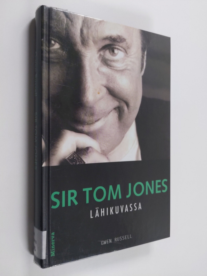 Gwen Russell : Sir Tom Jones lähikuvassa