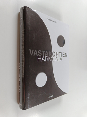 Pertti Araviita : Vastakohtien harmonia : romaani (signee...