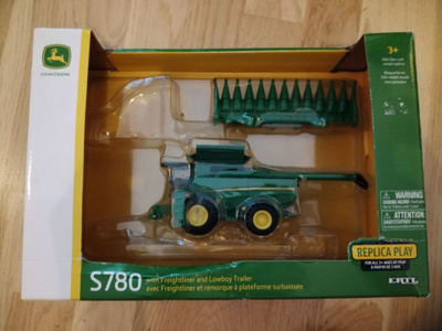 Ertl 1:64 John Deere s780 leikkuupuimurin pienoismalli