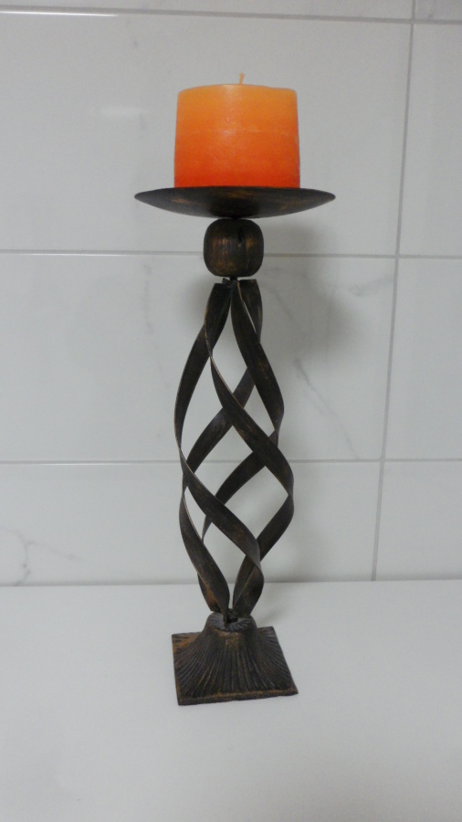 Iso, korkea 45cm , metallinen kynttilänjalka