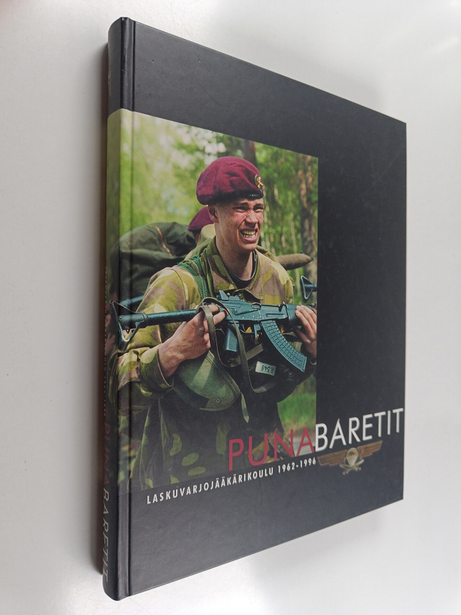 Hannu (toim.) Ahokanto : Punabaretit : laskuvarjojääkärik...