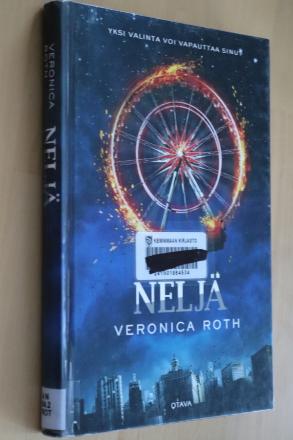 Veronica Roth : Neljä ( 1.p. 2016 k.poisto )