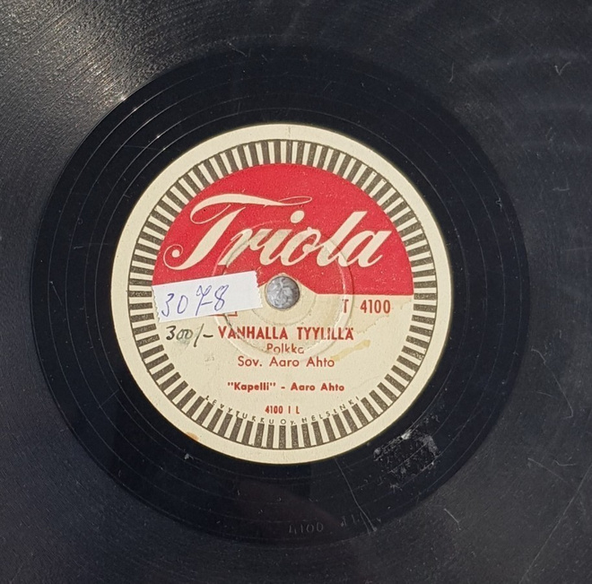 Savikiekko 1953 - Aaro Ahto - Triola T 4100