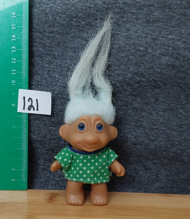 Trolli nro 121 :  troll vaaleansiniset hiukset