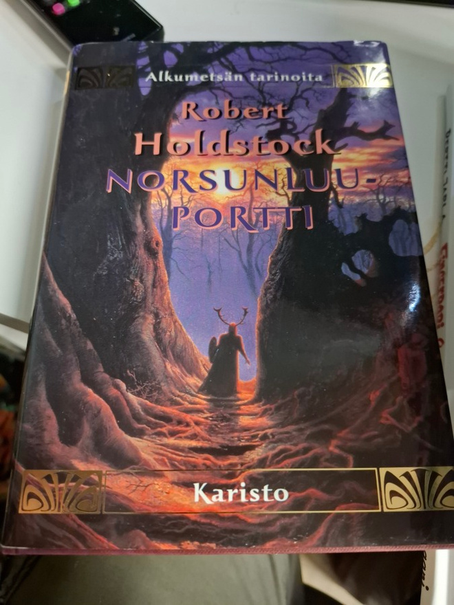 Robert Holdstock Norsunluuportti