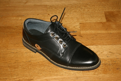 BullBoxer mustat juhlakengät / kävelykengät 40 (n. 24 cm)