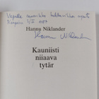 Hannu Niklander : Kauniisti niiaava tytär (signeerattu, t... - pikkukuva 3