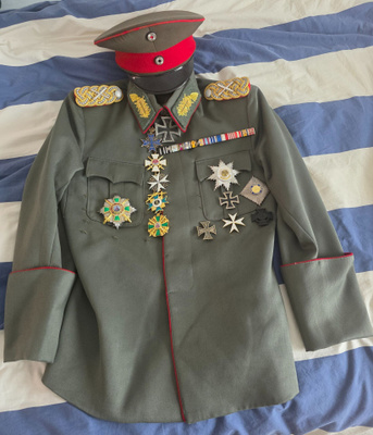 Preussilaisen kenraalin/marsalkan kenttäunivormu