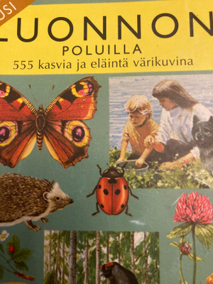 LUONNON POLUILLA 555 kasvia ja eläintä värikuvina