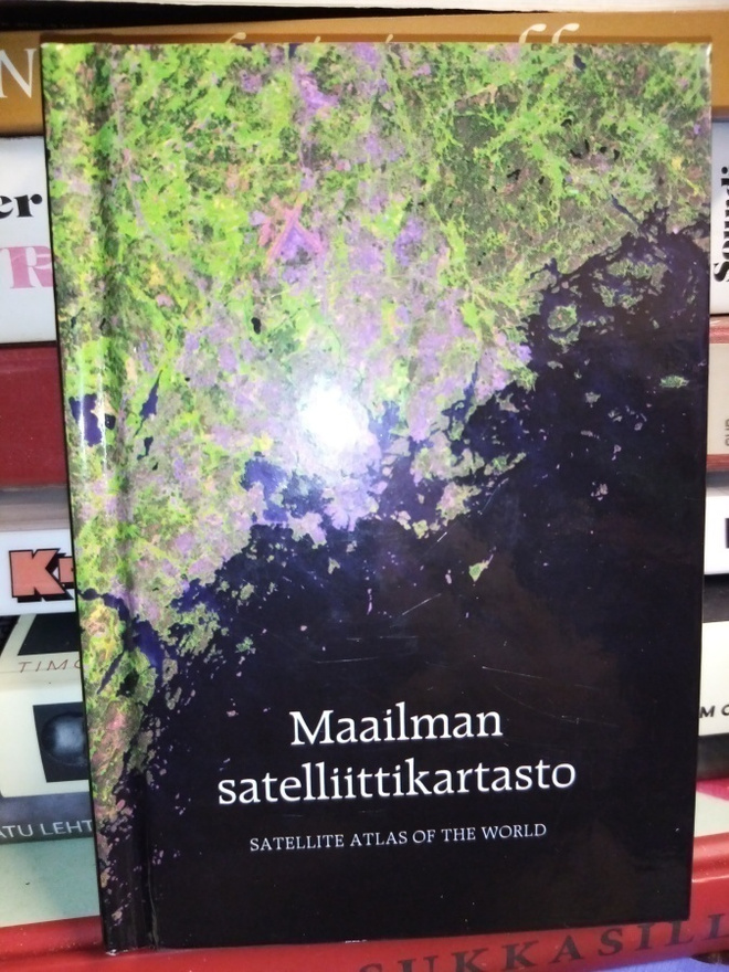 Maailman satelliittikartasto ( SIS POSTIKULU)