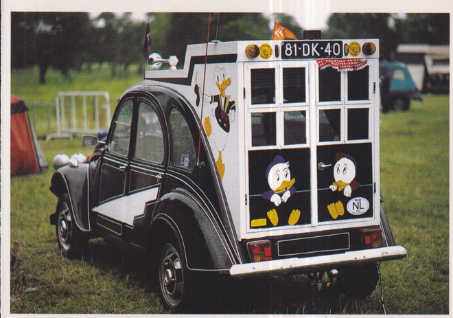 Auto. Citroen 2 CV.  foto Josef Bieker  e104