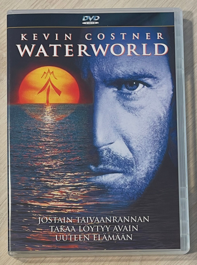 WATERWORLD (1995) Kevin Costner, Dennis Hopper