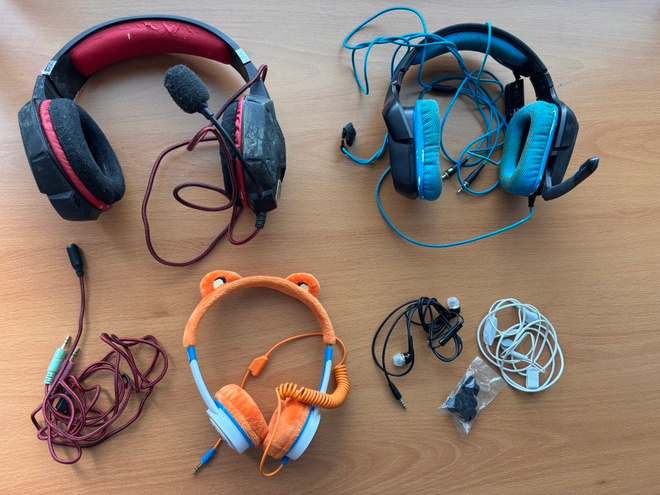 Kuulokkeet ja handsfree / earphones and headsets