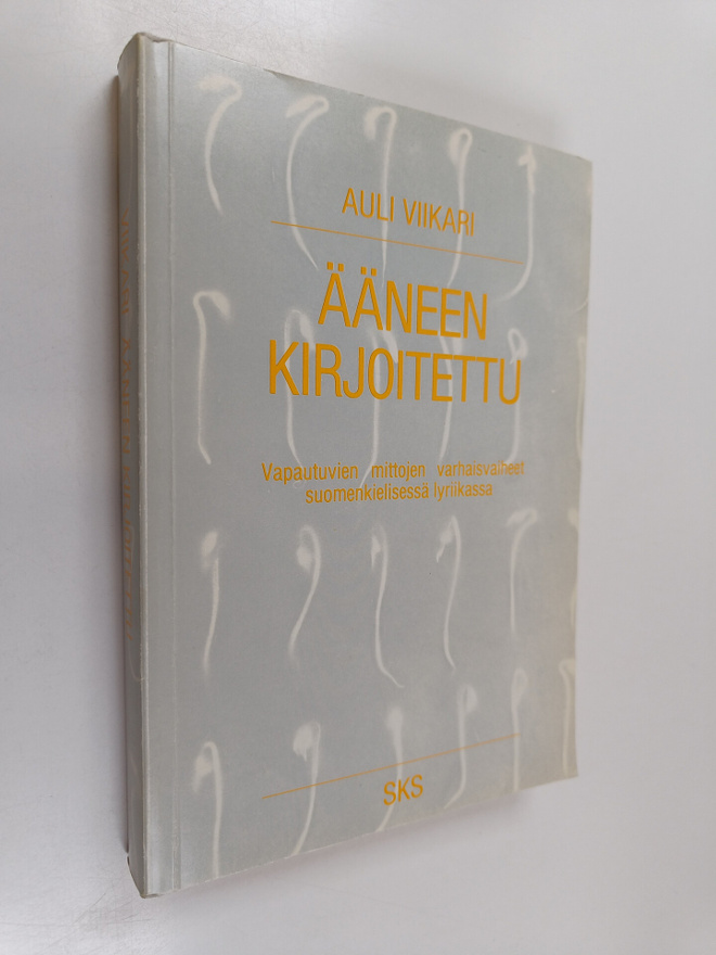 Auli Viikari : Ääneen kirjoitettu : vapautuvien mittojen ...