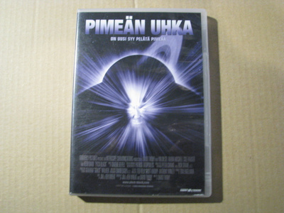 PIMEÄN UHKA ( Vin Diesel )