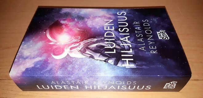 Alastair Reynolds : Luiden hiljaisuus ,1p (UUSI)