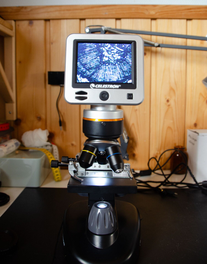 Celestron LCD II digitaalimikroskooppi + tarvikkeet