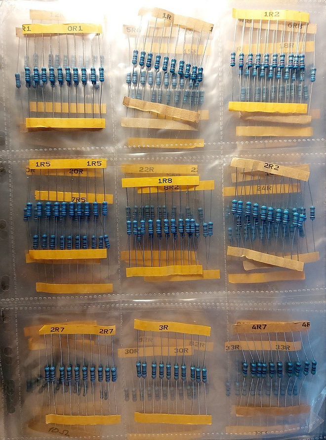 2200kpl 0,5W 1% metallikalvovastuksia