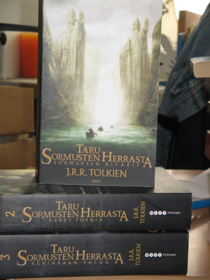J.R.R. Tolkien : TARU SORMUSTEN HERRASTA I - III