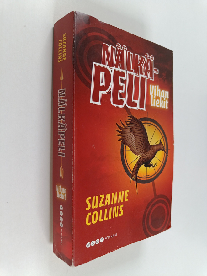 Suzanne Collins : Nälkäpeli 2 : Vihan liekit