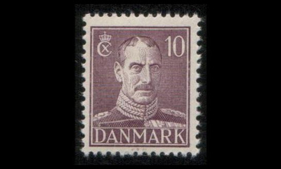 Tanska 269b ** Christian X 10 öre ruskeanvioletti (1942)