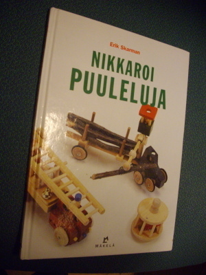 Erik Skarman: NIKKAROI PUULELUJA (2.p.2005) Sis.postikulut