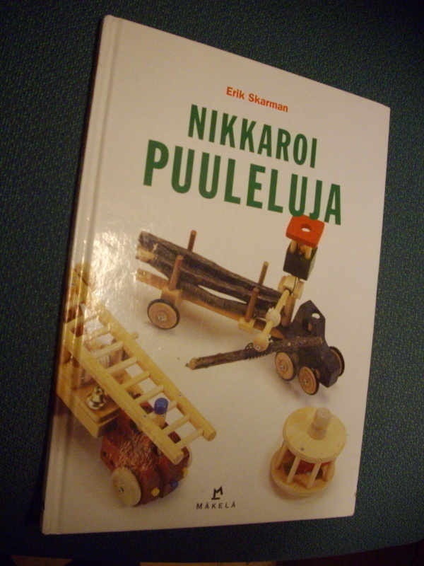 Erik Skarman: NIKKAROI PUULELUJA (2.p.2005) Sis.postikulut