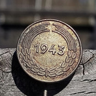 Hopeavärinen Talkoomerkki vuodelta 1943. Halkaisija - 18 mm. - pikkukuva 4