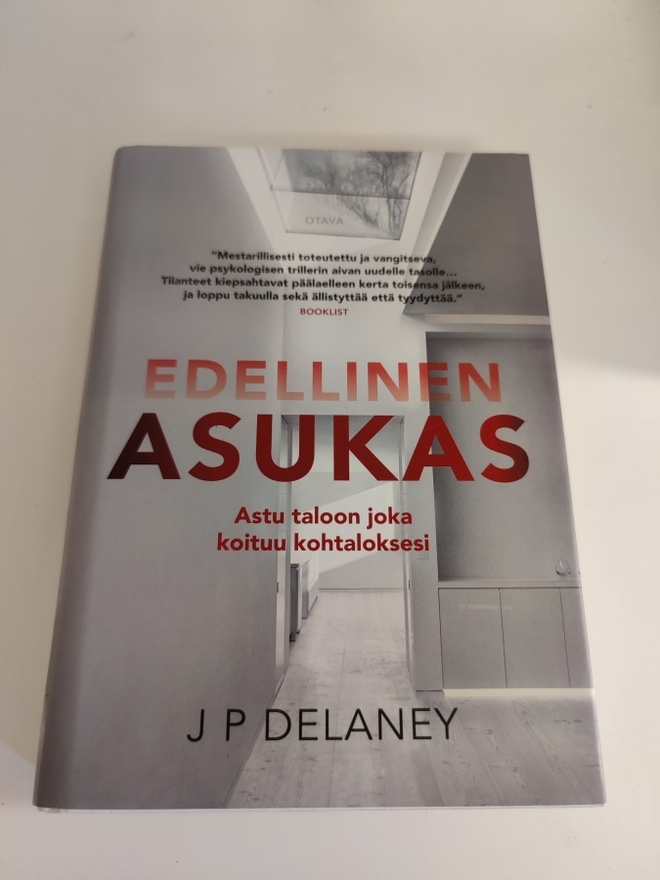 J P Delaney; Edellinen asukas
