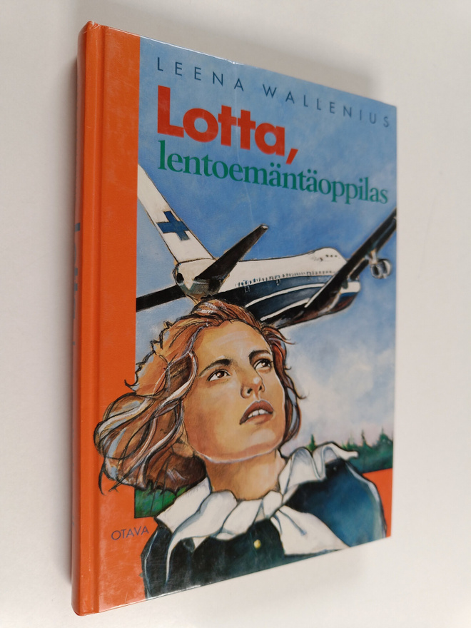 Leena Wallenius : Lotta, lentoemäntäoppilas