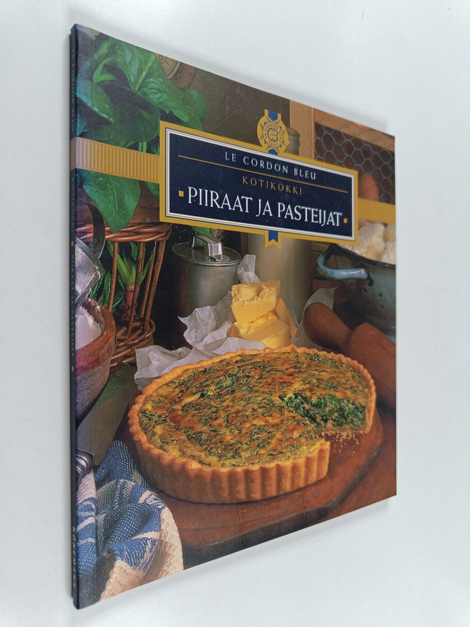 Kay (toim.) Halsey : Piiraat ja pasteijat