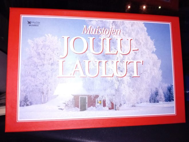 4 c-kasetti Muistojen joululaulut ( SIS POSTIKULU  )