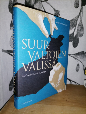 Suurvaltojen välissä - Antero Jyränki - 1.p.Uusi