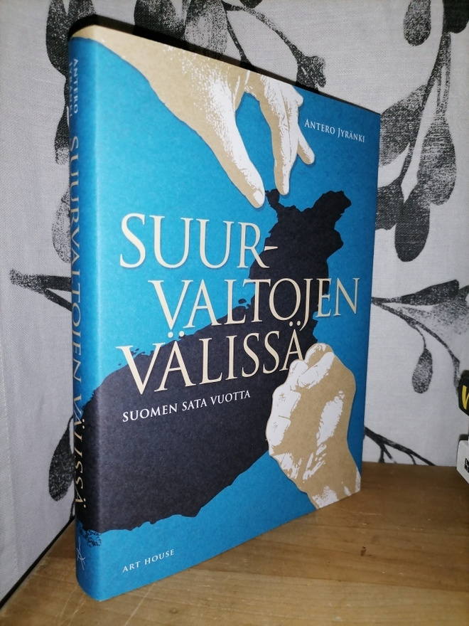 Suurvaltojen välissä - Antero Jyränki - 1.p.Uusi