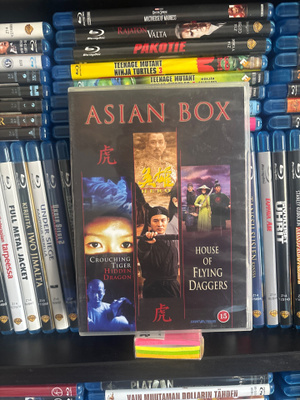 Asian box (Hero, tuhansien lentävien tikarien talo...)