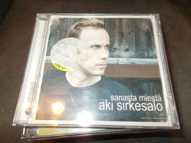 CD AKI SIRKESALO ** SANASTA MIESTÄ **