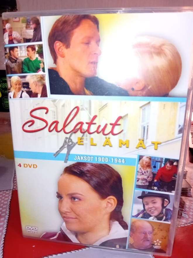 4Dvd Salatut elämät 1900-1944 ( SIS POSTIKULU  )