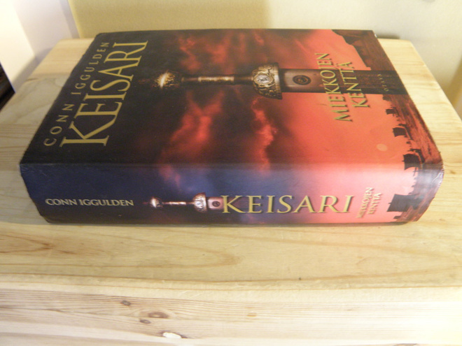 Conn Iggulden Keisari- Miekkojen kenttä (sidottu)
