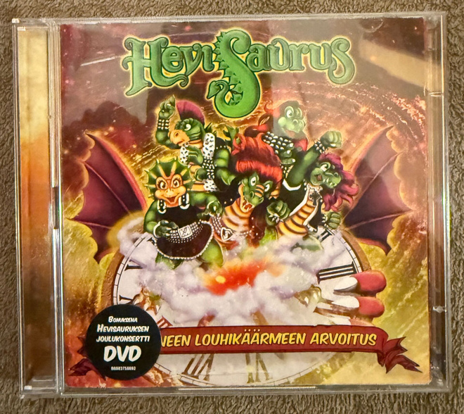 HEVISAURUS: Kadonneen Louhikäärmeen Arvoitus (CD+DVD)