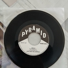 MYYTÄVÄNÄ 4 KPL 7" SINGLEJÄ - pikkukuva 3