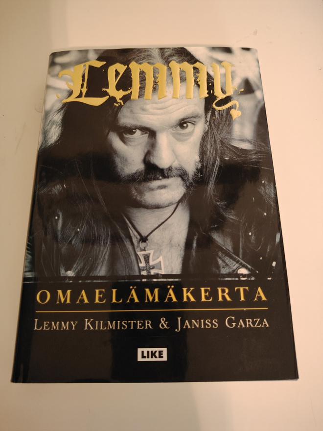 LEMMY OMAELÄMÄKERTA - kirja