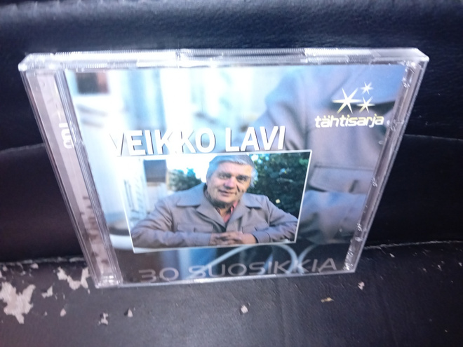 2cd Veikko Lavi : 30 suosikkia  - tähtisarja ( SIS POSTIKUL)