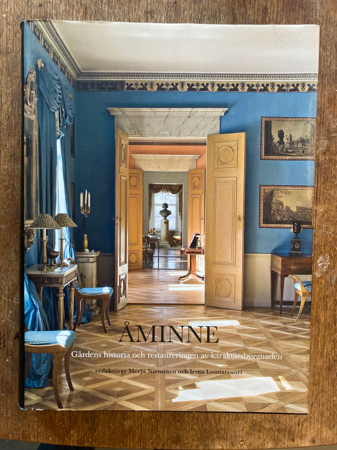 OMISTE! ÅMINNE: Gårdens historia och restaureringen, 2009