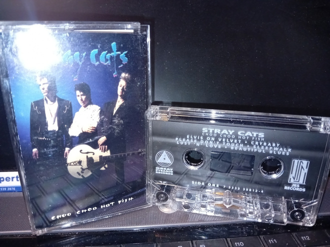 C-kasetti Stray Cats : Choo Choo Hot Fish ( SIS POSTIKULU  )