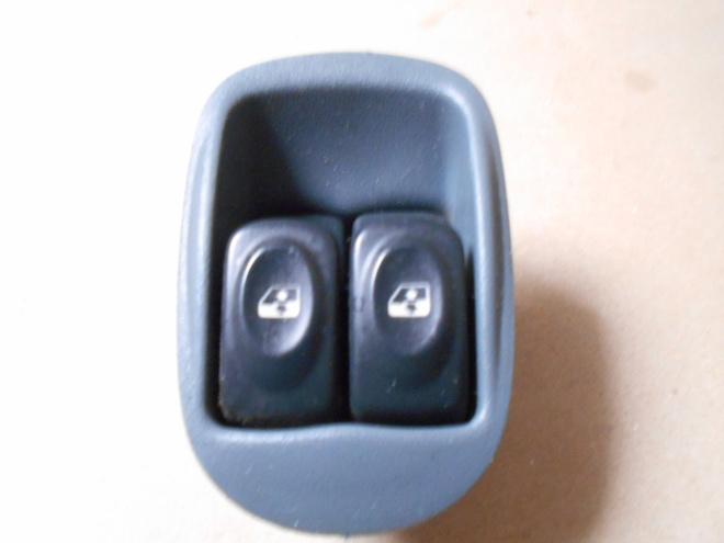Etuikkunoiden kytkimet  Renault 7700836269.  Megane 1