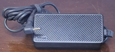 Trust Plug&Go yleisvirtalähde kannettaville, 90 W