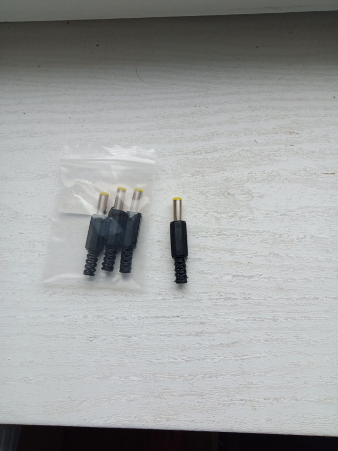 Plug / pistoke 5,5mm x 2,5mm 4kpl. DIY, uusia.
